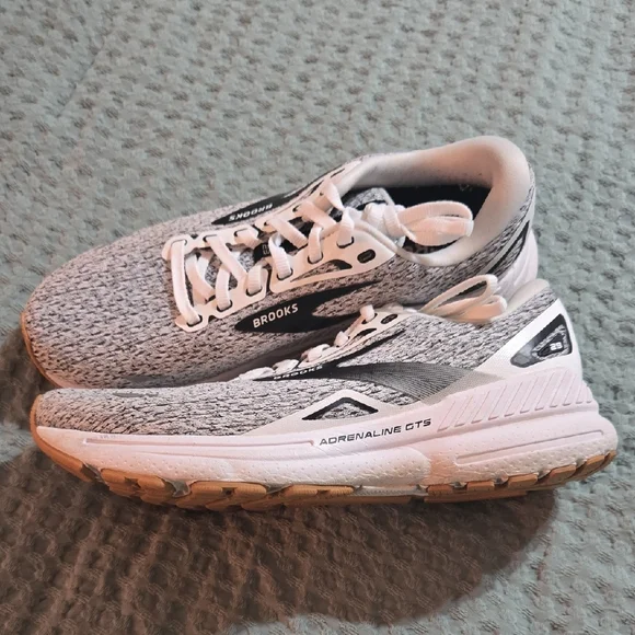 Brooks Women's Adrenaline GTS 23 - Picture 2 of 6